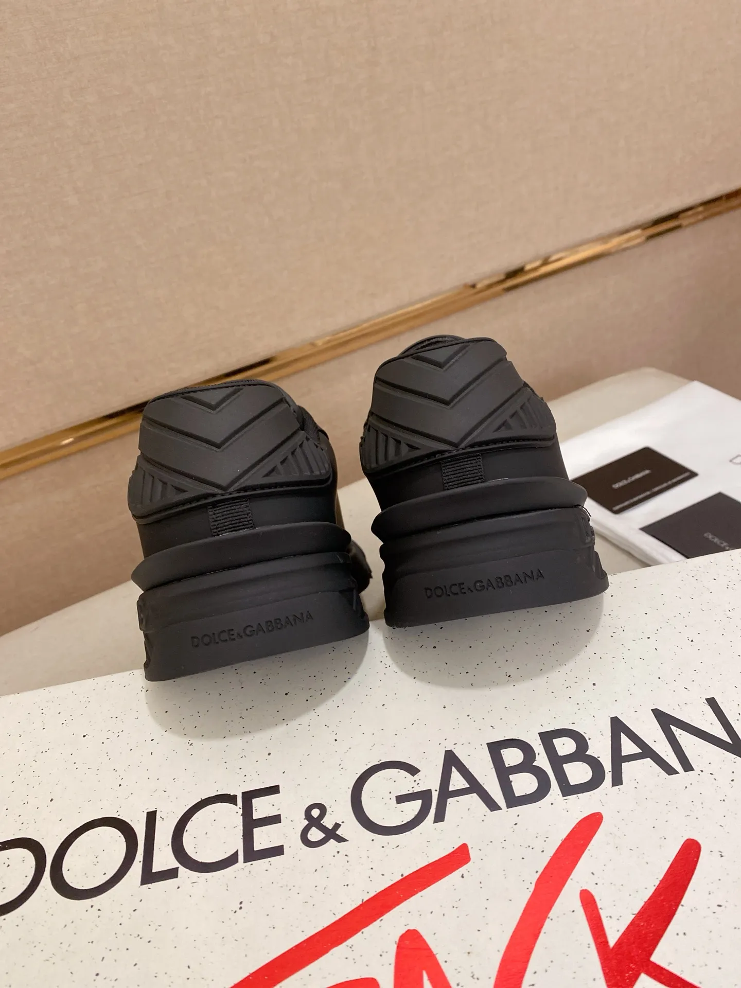 Men's shoes 💰: 660💰 (top quality) The latest sports style DG hot model recommendation, 👉 first launch of men's shoes 😻 I am really crazy about it, top design, impeccable comfort, absolute best-seller, imported cowhide upper, full cowhide lining🐂. Original replica, the latest cool outsole 💥👟Number of codes: 38-44 (45/custom-made, non-refundable)